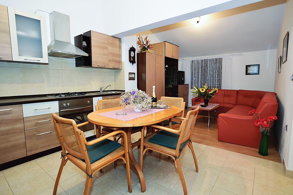 Apartments Bijuk Sukošan Buitenkant foto